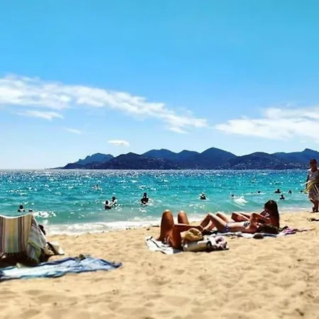 A&h Homes - - Near Train Station Daire