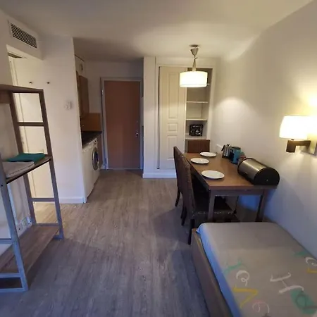 Apartmán Riviera - Balcony - 2min To - Ac - Wifi - Pool *