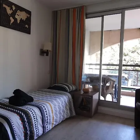 A&h Homes - - Near Train Station Apartment *