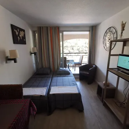 A&h Homes - - Near Train Station Apartment *