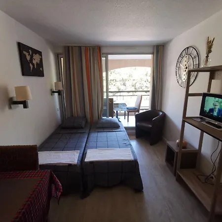 Riviera - Balcony - 2min To - Ac - Wifi - Pool Apartment